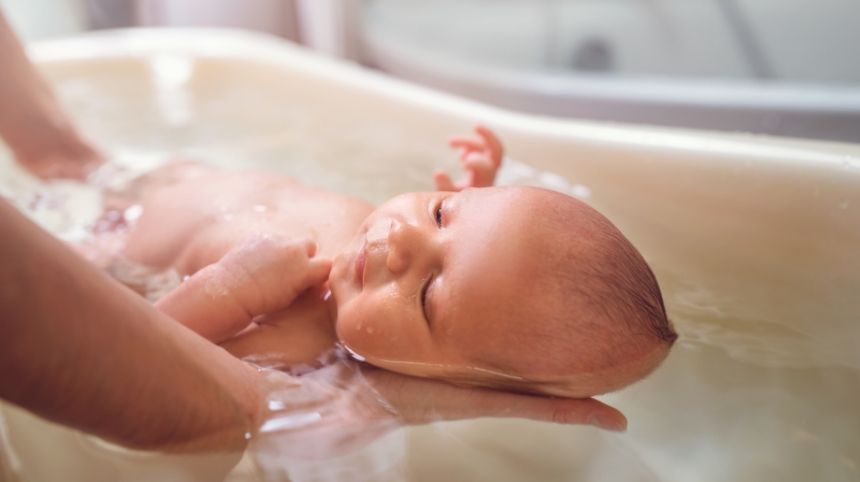 Come fare il bagnetto ai neonati?