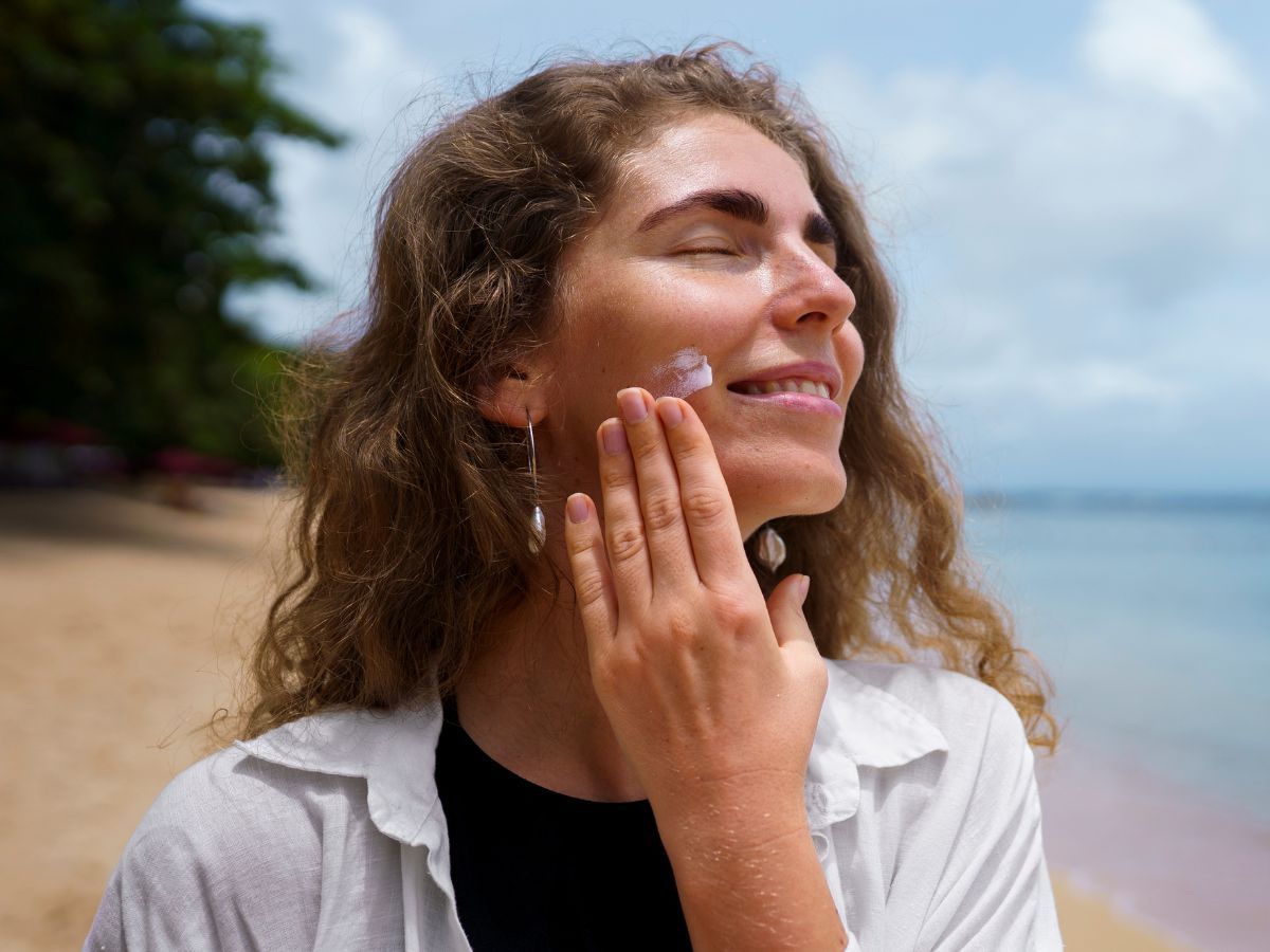 Dopo-sole: perché è essenziale per la pelle e quali prodotti idratanti scegliere