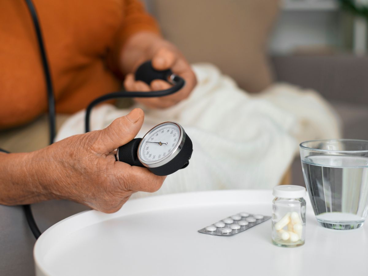Pressione alta: strategie pratiche per abbassarla senza farmaci (quando possibile)
