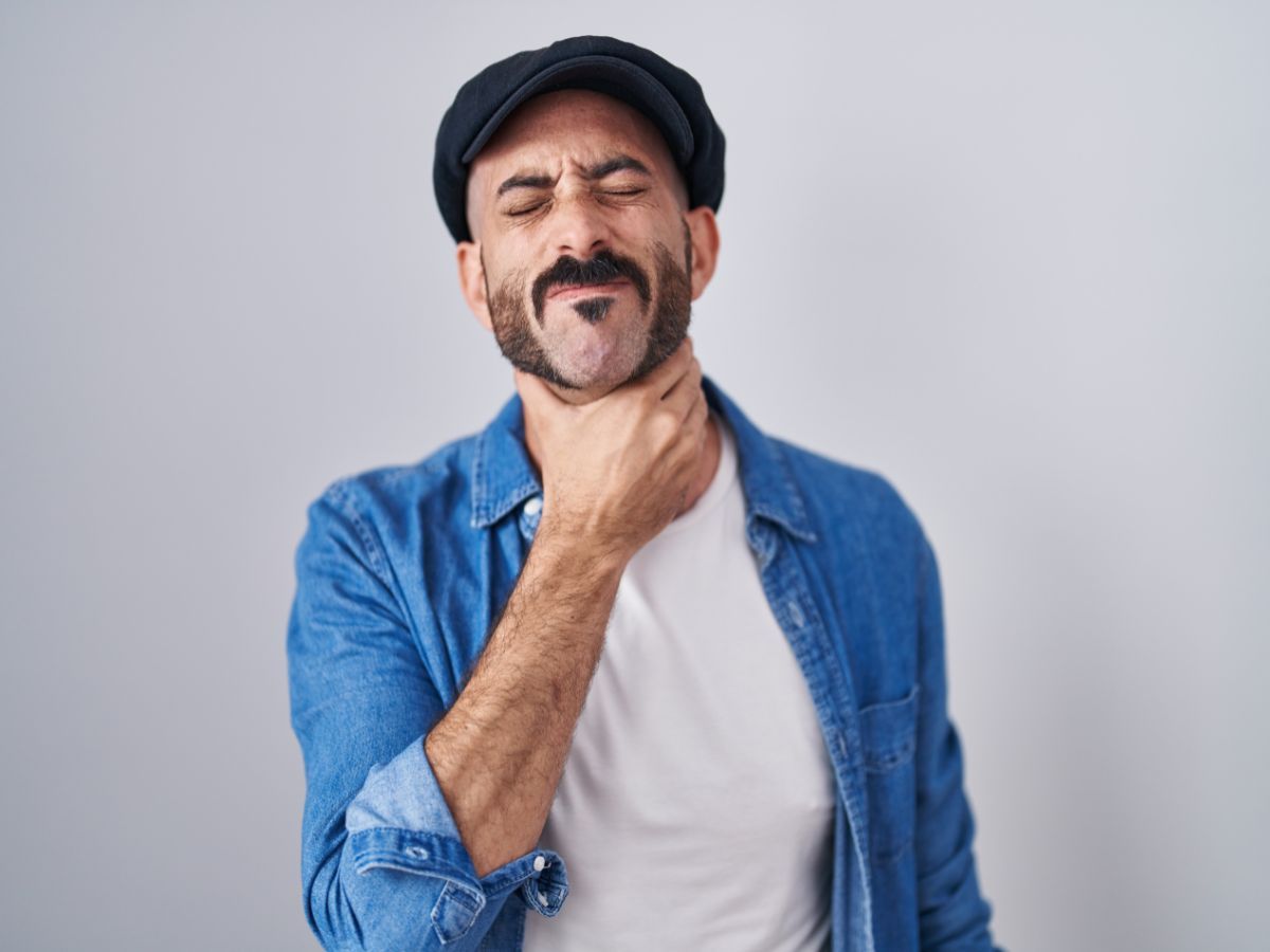 Prurito alla gola e tosse secca in primavera: cause, rimedi e come capire se è allergia